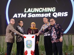 Khofifah Luncurkan ATM Samsat QRIS, Bayar Pajak Kendaraan Lebih Mudah