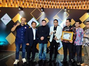 KPID Jabar Diganjar Penghargaan Inovatif-Kolaboratif KPI Award 2023 KPID Jabar Diganjar Penghargaan Inovatif-Kolaboratif KPI Award 2023