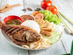 5 Makanan Ini Sebaiknya Tak Dimakan dengan Ikan, Ini Sebabnya