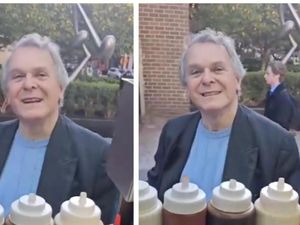 Duh! Eks Pejabat AS Ini Hina Islam dan Penjual Makanan Halal