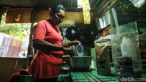 Melihat Pembuatan Papeda yang Khas di Merauke