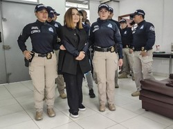 Desainer Ditahan karena Selundupkan Tas dari Kulit Hewan Eksotis