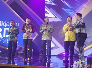 Aksi Nassar Goyang Bareng Sederet Kepala Daerah di Jatim