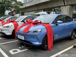 Neta Serahkan 100 Unit Mobil Pertama ke Konsumen Indonesia