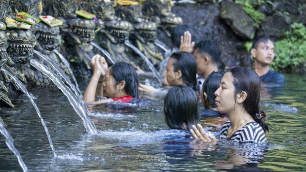 7 Tempat Melukat di Bali yang Populer sebagai Wisata Religi