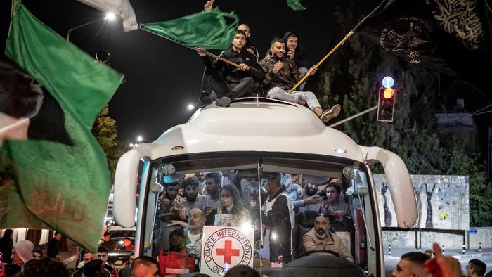 Kisah di Balik Pembebasan Ribuan Warga Palestina, Harapan dan Luka