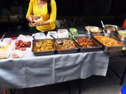 Curhat PKL Kesal Pembeli Malah Ngutang gegara Tak Bawa Uang Tunai