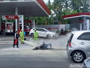 Motor Terbakar di Depan SPBU Monjali Sleman, Asap Sempat Membubung Pekat