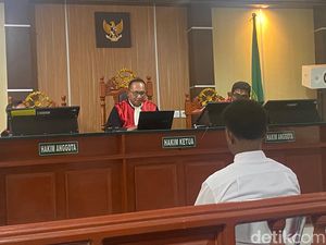 Pembunuh Pegawai RRI Sorong dengan 11 Tusukan Divonis 20 Tahun Penjara Pembunuh Pegawai RRI Sorong dengan 11 Tusukan Divonis 20 Tahun Penjara