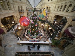 Uniknya Perayaan Natal di Dunia, Ada Pohon Natal dari Ratusan Mobil