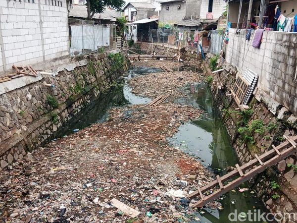 Potret Sodetan Kampung Sumur yang Dibiarkan Mangkrak