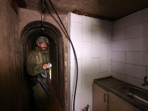 Keterlaluan! Tentara Israel Kumandangkan Doa Yahudi di Masjid Palestina