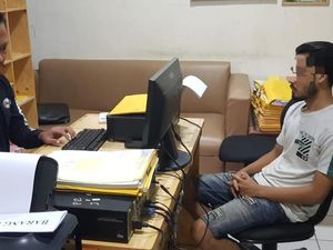 Polisi Bongkar Peredaran Obat Keras Berkedok Toko Kosmetik di Tangerang Polisi Bongkar Peredaran Obat Keras Berkedok Toko Kosmetik di Tangerang
