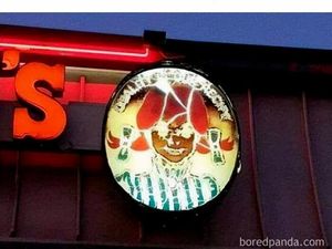 Gegara Salah Desain Papan Nama, 10 Restoran Ini Punya Aura Seram Gegara Salah Desain Papan Nama, 10 Restoran Ini Punya Aura Seram