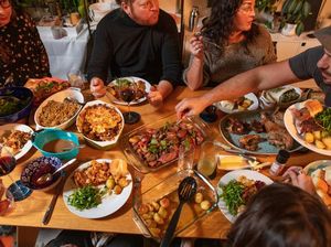 Potluck, Budaya Makan Bersama yang Sarat Makna Hadiah Potluck, Budaya Makan Bersama yang Sarat Makna Hadiah