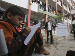 Semangat Anak-anak Palestina Belajar di Tengah Gencatan Senjata