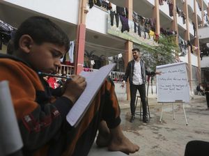 Semangat Anak-anak Palestina Belajar di Tengah Gencatan Senjata