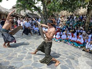 Semangat Siswa Belajar Budaya Tradisional Sasak Lombok