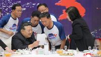 Semringah Kim Jong Un Saat Rayakan Peluncuran Satelit Mata-mata Korut