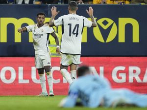 Rodrygo Menari-nari di Kandang Cadiz