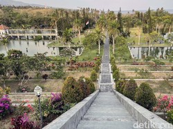 Rusak Digempur Gempa, Taman Ujung Kini Kembali Seperti Aslinya