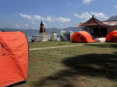 Teras Abang Camping Ground, Kemping Cantik di Tepi Danau Batur