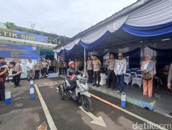 Bahagia dan Sirnanya Rasa Berdosa Muslim Usai Lulus Uji SIM