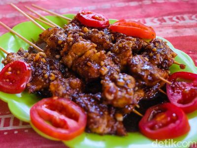 Unik, Sate Khas Desa Palaes Dibuat dari Jantung Pisang