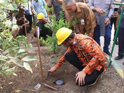 Bupati Sidoarjo Minimalisir Banjir dengan Gerakan 1 ASN 2 Lubang Biopori