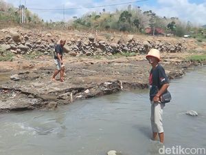 Tercemar Limbah Kotoran Sapi, Sungai Keyang Ponorogo Berbau-Berubah Warna