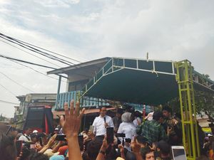 Lansia hingga Anak-anak Sambut Anies di Kampung Tanah Merah