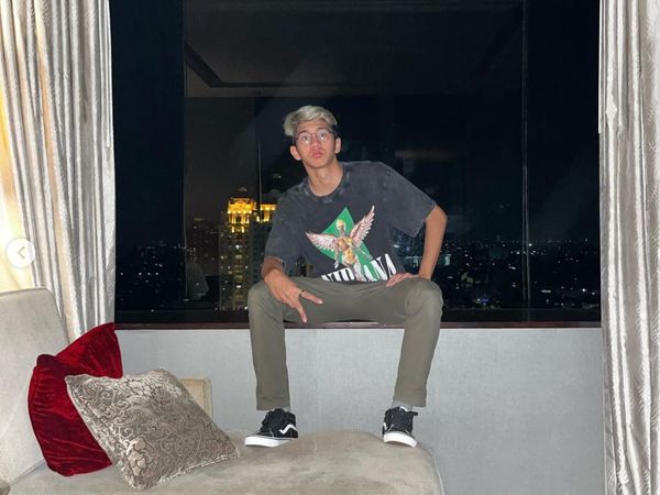 8 Potret Ayman Modjo Putra Duta Sheila On 7, Bikin Salfok Pamer Perut Sixpack