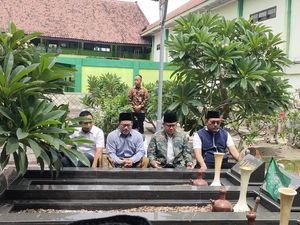 Ziarah ke Makam KH Bisri Syansuri, Cak Imin: Kami Niat Teruskan Perjuangan