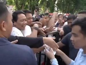 Viral Gibran Bagi-bagi Amplop Saat Jalan Sehat di Makassar, Ini Faktanya Viral Gibran Bagi-bagi Amplop Saat Jalan Sehat di Makassar, Ini Faktanya