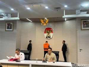 KPK Tahan Tersangka Baru Kasus Korupsi Eks Walkot Bandung Yana Mulyana KPK Tahan Tersangka Baru Kasus Korupsi Eks Walkot Bandung Yana Mulyana