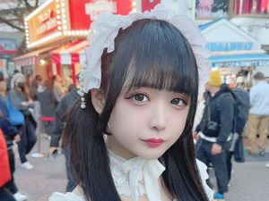 Cosplay Jadi Gadis Remaja Imut, Sosok Asli Influencer Ini Bikin Kaget