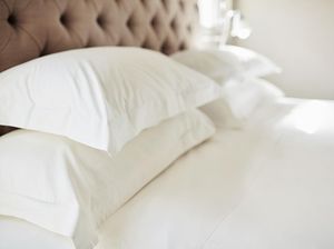 Cara Mencuci Bantal Biar Nggak Jadi Sarang Tungau Cara Mencuci Bantal Biar Nggak Jadi Sarang Tungau