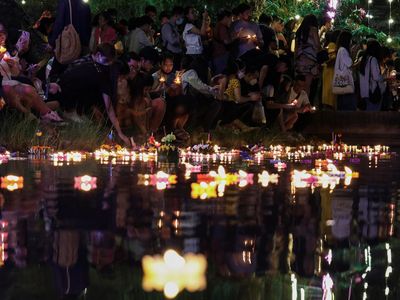 Kelap-kelip Festival Loy Krathong di Bangkok