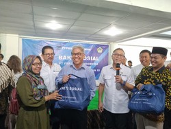 Mendag & Freeport Serahkan 4.000 Paket Sembako untuk Muhammadiyah Gresik