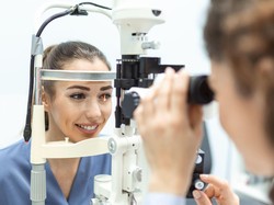 Memahami LASIK: Pemahaman Mendalam tentang Pembedahan Mata Modern