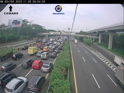 Lalin dari Tol Jagorawi dan Japek Arah Jakarta Padat di Interchange Cawang