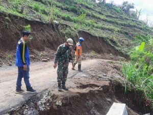 Musim Hujan Tiba, Sejumlah Titik di Kawasan Situbondo Rawan Longsor Musim Hujan Tiba, Sejumlah Titik di Kawasan Situbondo Rawan Longsor