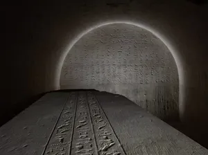 Mengapa Makam Mesir Kuno Ini Diberi Mantra Pelindung Ular? Mengapa Makam Mesir Kuno Ini Diberi Mantra Pelindung Ular?
