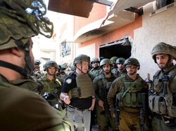 Momen Netanyahu Kunjungi Tentara Israel di Jalur Gaza