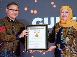 Khofifah Dapat Penghargaan Muri soal Inovasi Pengenalan Pendidikan