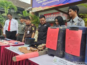 Kejari Klungkung Bakar Barang Bukti Sabu-Hancurkan HP Kejari Klungkung Bakar Barang Bukti Sabu-Hancurkan HP