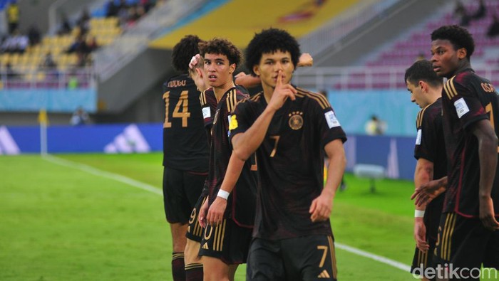 Penyerang Jerman U-17, Paris Brunner juga tampil apik di laga semifinal. Dua golnya ke gawang Argentina menjaga asa Jerman U-17 ke final Piala Dunia U-17 2023.