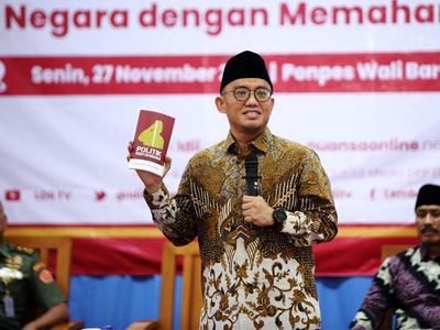 Ponpes Wali Barokah Kediri Gelar Bedah Buku Politik Pertahanan