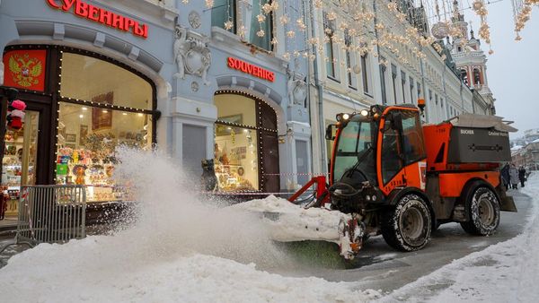 Potret Moskow Diselimuti Salju Tebal