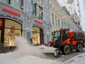 Potret Moskow Diselimuti Salju Tebal